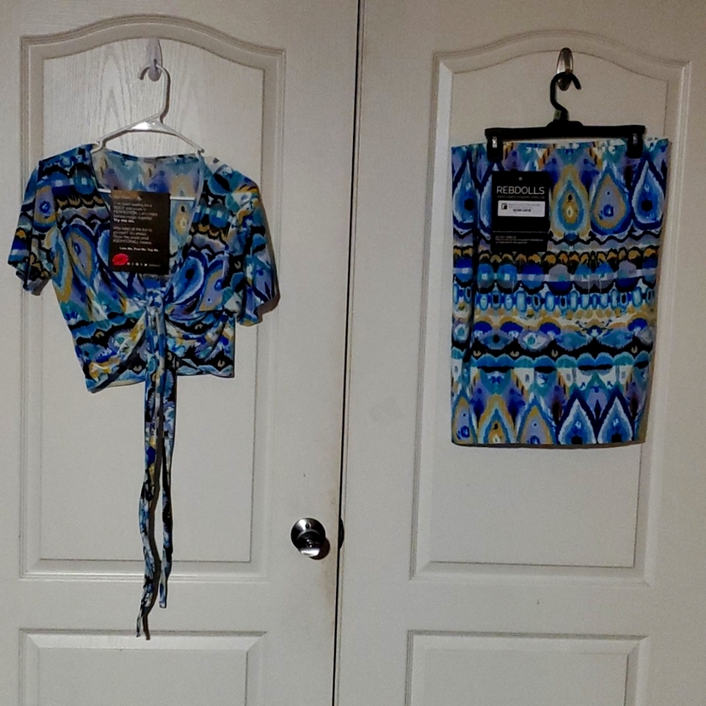 Brand new Rebdolls 2 piece crop top tie front skirt set 2x